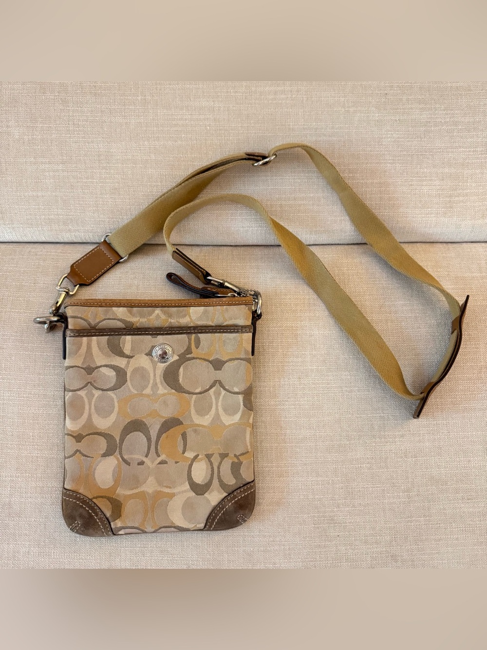 💼 Vintage Coach | Tan and Beige Signature Crossbody Bag 💼